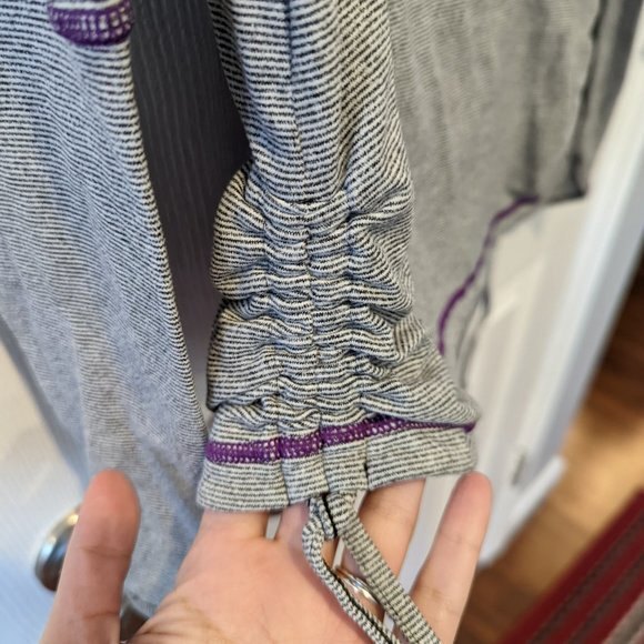 Lucy Women's Lucy Tech Activewear Top Black & White Striped Size Med - Picture 5 of 6